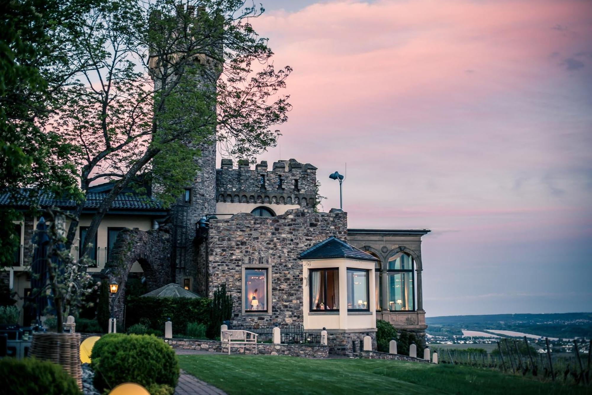 Relais & Chateaux Hotel Burg Schwarzenstein Гайзенхайм Экстерьер фото
